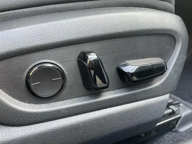 レクサス ＵＸ 250h Fスポーツ スタイルブルー 滋賀県 2021(令3)年 4.3万km ホワイトノーヴァガラスフレーク 純正ナビ/CD/DVD/Bluetooth/フルセグテレビ/パノラミックビューモニター/サンルーフ/ブラインドスポットモニター/パーキングサポートブレーキ/セーフティセンスプラス/・プリクラッシュセーフティ/・レーントレーシングアシスト/・オートマチックハイビーム/・レーダークルーズコントロール/・先行車発進告知機能/・ロードサインアシスト/フルブラックドアミラー/ヘッドアップディスプレイ/パワーシート/シートヒーター/ハンドルヒーター/クリアランスソナー/パドルシフト/前後ドライブレコーダー/プッシュスタート/スマートキー/スペアキー