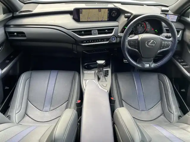 レクサス ＵＸ 250h Fスポーツ スタイルブルー 滋賀県 2021(令3)年 4.3万km ホワイトノーヴァガラスフレーク 純正ナビ/CD/DVD/Bluetooth/フルセグテレビ/パノラミックビューモニター/サンルーフ/ブラインドスポットモニター/パーキングサポートブレーキ/セーフティセンスプラス/・プリクラッシュセーフティ/・レーントレーシングアシスト/・オートマチックハイビーム/・レーダークルーズコントロール/・先行車発進告知機能/・ロードサインアシスト/フルブラックドアミラー/ヘッドアップディスプレイ/パワーシート/シートヒーター/ハンドルヒーター/クリアランスソナー/パドルシフト/前後ドライブレコーダー/プッシュスタート/スマートキー/スペアキー