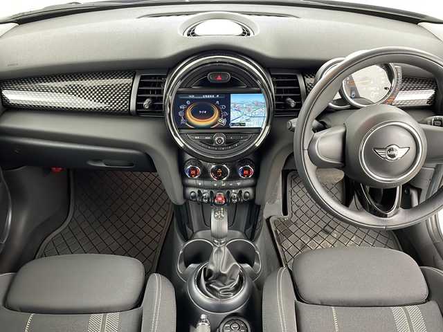 ＭＩＮＩ ミニ クーパー S 道央・札幌 2014(平26)年 0.5万km アイボリー ・純正ナビ/・AUX/USB/・Bluetooth接続/・アイドリングストップ/・LEDヘッドライト/・フォグランプ/・リアフォグ/・スマートキー/・MTモード付AT/・社外アルミホイール/・純正フロアマット/・積込サマータイヤ