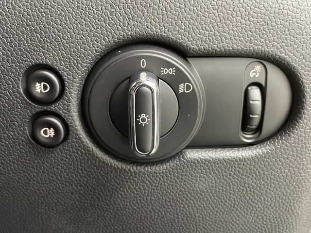 ＭＩＮＩ ミニ クーパー S 道央・札幌 2014(平26)年 0.5万km アイボリー ・純正ナビ/・AUX/USB/・Bluetooth接続/・アイドリングストップ/・LEDヘッドライト/・フォグランプ/・リアフォグ/・スマートキー/・MTモード付AT/・社外アルミホイール/・純正フロアマット/・積込サマータイヤ