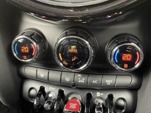 ＭＩＮＩ ミニ クーパー S 道央・札幌 2014(平26)年 0.5万km アイボリー ・純正ナビ/・AUX/USB/・Bluetooth接続/・アイドリングストップ/・LEDヘッドライト/・フォグランプ/・リアフォグ/・スマートキー/・MTモード付AT/・社外アルミホイール/・純正フロアマット/・積込サマータイヤ