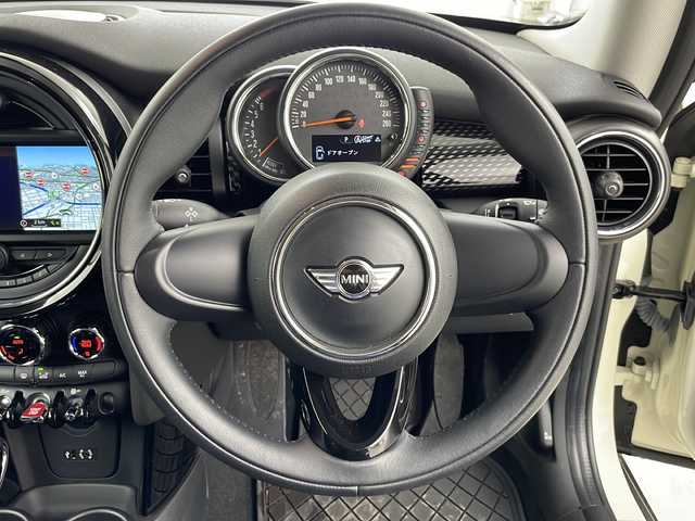 ＭＩＮＩ ミニ クーパー S 道央・札幌 2014(平26)年 0.5万km アイボリー ・純正ナビ/・AUX/USB/・Bluetooth接続/・アイドリングストップ/・LEDヘッドライト/・フォグランプ/・リアフォグ/・スマートキー/・MTモード付AT/・社外アルミホイール/・純正フロアマット/・積込サマータイヤ