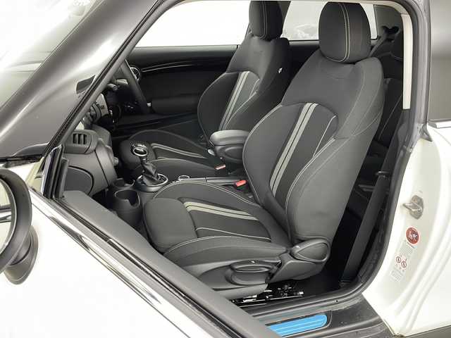 ＭＩＮＩ ミニ クーパー S 道央・札幌 2014(平26)年 0.5万km アイボリー ・純正ナビ/・AUX/USB/・Bluetooth接続/・アイドリングストップ/・LEDヘッドライト/・フォグランプ/・リアフォグ/・スマートキー/・MTモード付AT/・社外アルミホイール/・純正フロアマット/・積込サマータイヤ
