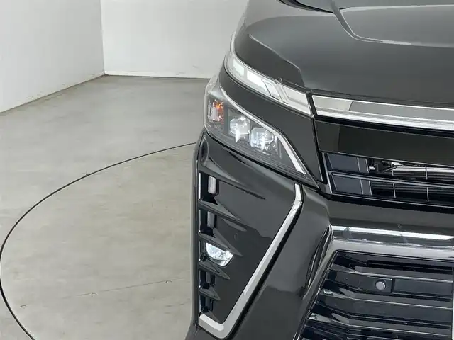 トヨタ ヴォクシー ZS 煌Ⅲ 埼玉県 2021(令3)年 3.2万km イナズマスパーキングブラックガラスフレーク 社外８インチナビ　バックカメラ　両側パワースライドドア　ハーフレザーシート　フルセグＴＶ　クルーズコントロール　ミラー型ドライブレコーダー　コーナーセンサー　ＥＴＣ　ＬＥＤヘッドライト　純正アルミホイール