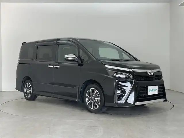 トヨタ ヴォクシー ZS 煌Ⅲ 埼玉県 2021(令3)年 3.2万km イナズマスパーキングブラックガラスフレーク 社外８インチナビ　バックカメラ　両側パワースライドドア　ハーフレザーシート　フルセグＴＶ　クルーズコントロール　ミラー型ドライブレコーダー　コーナーセンサー　ＥＴＣ　ＬＥＤヘッドライト　純正アルミホイール
