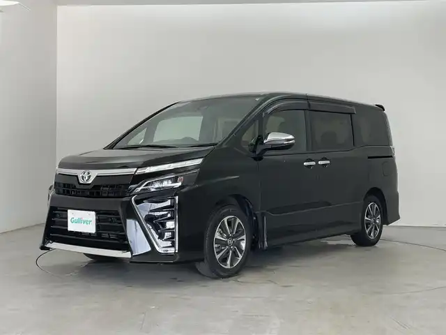 トヨタ ヴォクシー ZS 煌Ⅲ 埼玉県 2021(令3)年 3.2万km イナズマスパーキングブラックガラスフレーク 社外８インチナビ　バックカメラ　両側パワースライドドア　ハーフレザーシート　フルセグＴＶ　クルーズコントロール　ミラー型ドライブレコーダー　コーナーセンサー　ＥＴＣ　ＬＥＤヘッドライト　純正アルミホイール