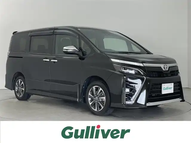 トヨタ ヴォクシー ZS 煌Ⅲ 埼玉県 2021(令3)年 3.2万km イナズマスパーキングブラックガラスフレーク 社外８インチナビ　バックカメラ　両側パワースライドドア　ハーフレザーシート　フルセグＴＶ　クルーズコントロール　ミラー型ドライブレコーダー　コーナーセンサー　ＥＴＣ　ＬＥＤヘッドライト　純正アルミホイール