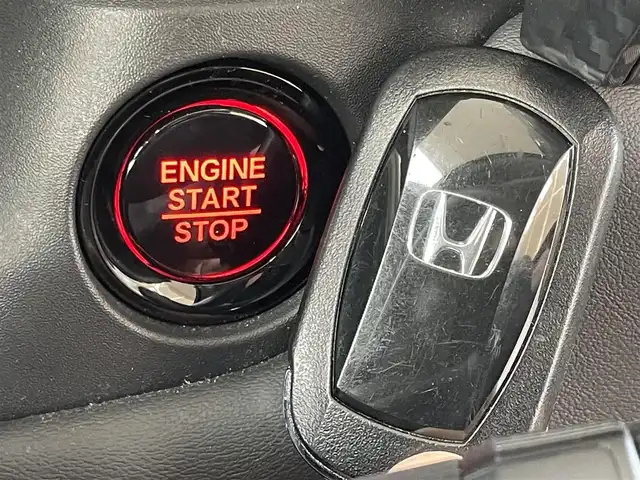 ホンダ ヴェゼル G 宮城県 2023(令5)年 1.8万km クリスタルブラックパール 純正メモリーナビ/（ＦＭ／ＡＭ／Ｂｌｕｅｔｏｏｔｈ）　/フルセグテレビ　/衝突被害軽減装置　/レーダークルーズコントロール　/コーナーセンサー　/横滑り防止装置　/アイドリングストップ　/レーンキープアシスト/ダウンヒルアシストコントール/純正ドライブレコーダー（前方）/置くだけ充電/バックカメラ/オートライト/ライトレベライザー/スマートキー/プッシュスタート/ETC2.0/電動パーキングブレーキ/電動格納ミラー
