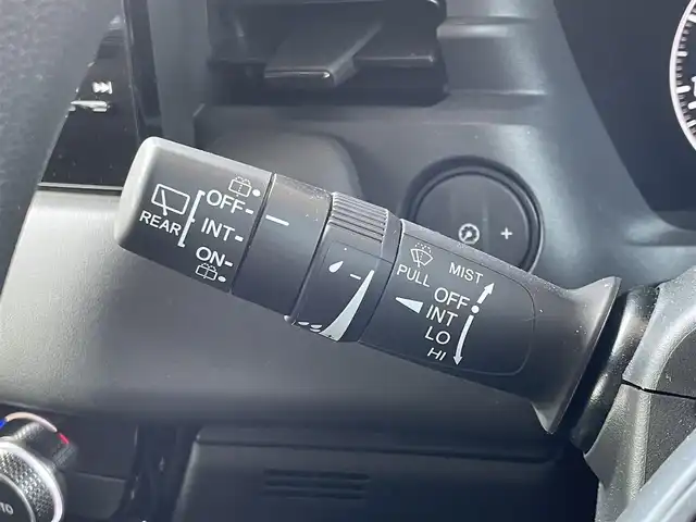 ホンダ ヴェゼル G 宮城県 2023(令5)年 1.8万km クリスタルブラックパール 純正メモリーナビ/（ＦＭ／ＡＭ／Ｂｌｕｅｔｏｏｔｈ）　/フルセグテレビ　/衝突被害軽減装置　/レーダークルーズコントロール　/コーナーセンサー　/横滑り防止装置　/アイドリングストップ　/レーンキープアシスト/ダウンヒルアシストコントール/純正ドライブレコーダー（前方）/置くだけ充電/バックカメラ/オートライト/ライトレベライザー/スマートキー/プッシュスタート/ETC2.0/電動パーキングブレーキ/電動格納ミラー