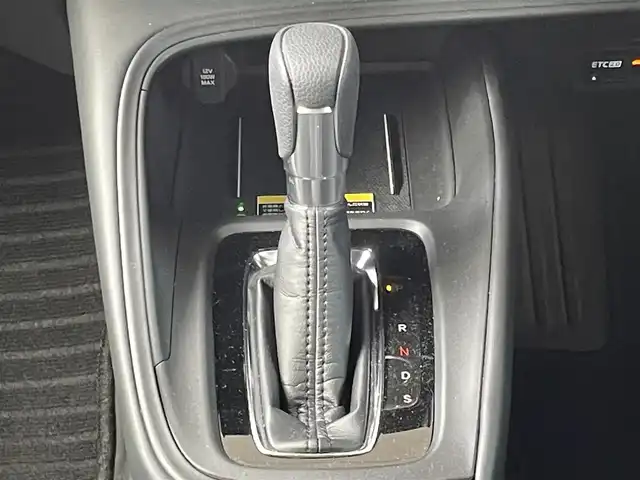 ホンダ ヴェゼル G 宮城県 2023(令5)年 1.8万km クリスタルブラックパール 純正メモリーナビ/（ＦＭ／ＡＭ／Ｂｌｕｅｔｏｏｔｈ）　/フルセグテレビ　/衝突被害軽減装置　/レーダークルーズコントロール　/コーナーセンサー　/横滑り防止装置　/アイドリングストップ　/レーンキープアシスト/ダウンヒルアシストコントール/純正ドライブレコーダー（前方）/置くだけ充電/バックカメラ/オートライト/ライトレベライザー/スマートキー/プッシュスタート/ETC2.0/電動パーキングブレーキ/電動格納ミラー