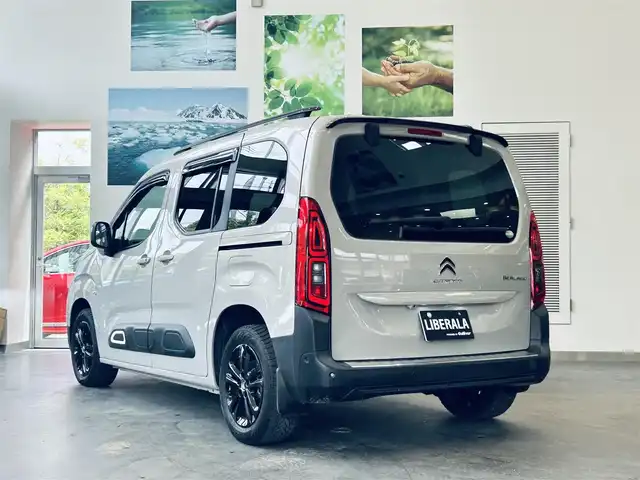 シトロエン シトロエン ベルランゴ シャイン 大阪府 2020(令2)年 1.4万km サーブル 純正ディスプレイオーディオ/applecarplay/バック・サイドカメラ/黒革/ガラスルーフ/ブラインドスポット/純正16インチAW/クリアランスソナー/ETC/ドラレコ/レーダー探知機/ACC