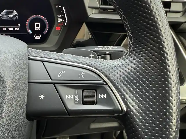 アウディ アウディ Ａ３ SB 30TFSI Sライン 香川県 2021(令3)年 5.6万km デイトナグレーパールエフェクト メーカーメモリナビ/フルセグ/バックカメラ/バーチャルコクピット/黒革シート/前席シートヒーター/前席パワーシート/純正18インチアルミ/LEDヘッドライト/パーキングアシスト/レーダークルーズコントロール/Audiプレセンス/BSM/純正マット/ETC2.0