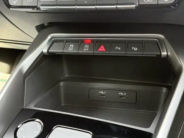 アウディ アウディ Ａ３ SB 30TFSI Sライン 香川県 2021(令3)年 5.6万km デイトナグレーパールエフェクト メーカーメモリナビ/フルセグ/バックカメラ/バーチャルコクピット/黒革シート/前席シートヒーター/前席パワーシート/純正18インチアルミ/LEDヘッドライト/パーキングアシスト/レーダークルーズコントロール/Audiプレセンス/BSM/純正マット/ETC2.0