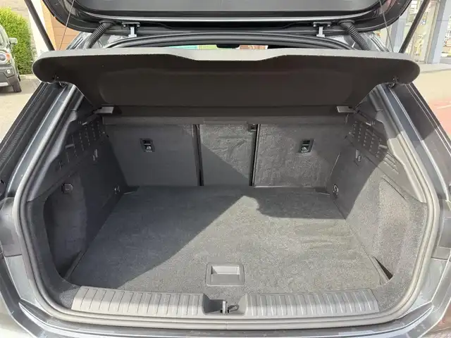 アウディ アウディ Ａ３ SB 30TFSI Sライン 香川県 2021(令3)年 5.6万km デイトナグレーパールエフェクト メーカーメモリナビ/フルセグ/バックカメラ/バーチャルコクピット/黒革シート/前席シートヒーター/前席パワーシート/純正18インチアルミ/LEDヘッドライト/パーキングアシスト/レーダークルーズコントロール/Audiプレセンス/BSM/純正マット/ETC2.0