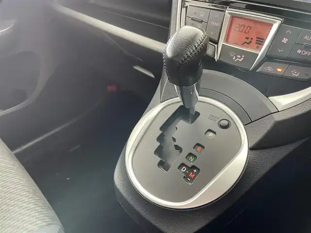 トヨタ ラクティス G 埼玉県 2014(平26)年 3.2万km シルバーM 純正ナビ　バックカメラ　ビルトインＥＴＣ　クルーズコントロール　ＣＤ再生　Ｂｌｕｅｔｏｏｔｈ　純正フロアマット　社外アルミホイール　スマートキー　オートライト　スペアキー　地デジワンセグＴＶ