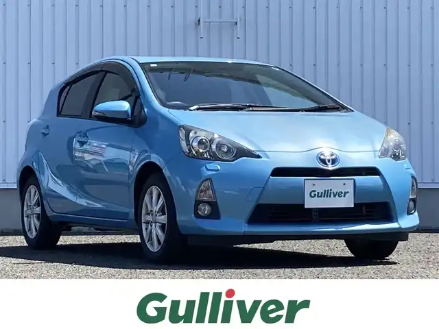 トヨタ アクア G 熊本県 2014(平26)年 7.7万km クールソーダメタリック 純正ナビ/・ＡＭ／ＦＭ／ＣＤ／ＤＶＤ／ＳＤ／ＢＴ／ＵＳＢ／ＨＤＭＩ/・フルセグＴＶ/・バックカメラ/革巻きステアリング/ステアリングリモコン/Ｄ／Ｎシートヒーター/ＥＴＣ/電動格納ミラー/ウインカーミラー/LEDヘッドライト/オートライト/フォグランプ/純正アルミホイール/純正フロアマット/純正ドアバイザー/スマートキー/プッシュスタート