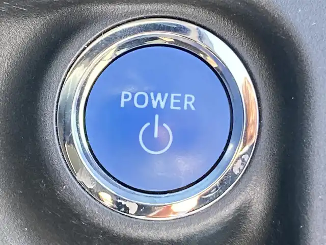 トヨタ アクア G 熊本県 2014(平26)年 7.7万km クールソーダメタリック 純正ナビ/・ＡＭ／ＦＭ／ＣＤ／ＤＶＤ／ＳＤ／ＢＴ／ＵＳＢ／ＨＤＭＩ/・フルセグＴＶ/・バックカメラ/革巻きステアリング/ステアリングリモコン/Ｄ／Ｎシートヒーター/ＥＴＣ/電動格納ミラー/ウインカーミラー/LEDヘッドライト/オートライト/フォグランプ/純正アルミホイール/純正フロアマット/純正ドアバイザー/スマートキー/プッシュスタート