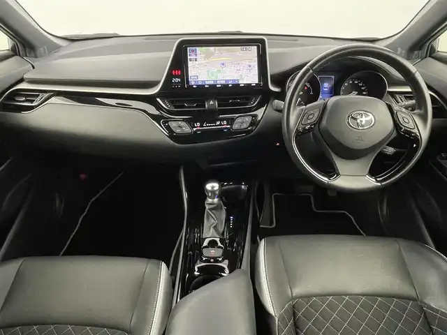 トヨタ Ｃ－ＨＲ G モード ネロ 福岡県 2019(平31)年 0.9万km ブラッキッシュアゲハガラスフレーク 純正ナビ（ＢＴ，フルセグＴＶ）　/バックカメラ　/ビルトインＥＴＣ　/前方ドラレコ　/ＡＣＣ　/コーナーセンサー　/衝突軽減ブレーキ　/レーンキープ　/ＢＳＭ/ハーフレザー　/前席シートヒーター　/純正１８インチＡＷ