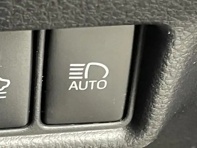 トヨタ Ｃ－ＨＲ G モード ネロ 福岡県 2019(平31)年 0.9万km ブラッキッシュアゲハガラスフレーク 純正ナビ（ＢＴ，フルセグＴＶ）　/バックカメラ　/ビルトインＥＴＣ　/前方ドラレコ　/ＡＣＣ　/コーナーセンサー　/衝突軽減ブレーキ　/レーンキープ　/ＢＳＭ/ハーフレザー　/前席シートヒーター　/純正１８インチＡＷ