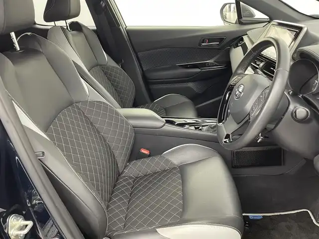 トヨタ Ｃ－ＨＲ G モード ネロ 福岡県 2019(平31)年 0.9万km ブラッキッシュアゲハガラスフレーク 純正ナビ（ＢＴ，フルセグＴＶ）　/バックカメラ　/ビルトインＥＴＣ　/前方ドラレコ　/ＡＣＣ　/コーナーセンサー　/衝突軽減ブレーキ　/レーンキープ　/ＢＳＭ/ハーフレザー　/前席シートヒーター　/純正１８インチＡＷ
