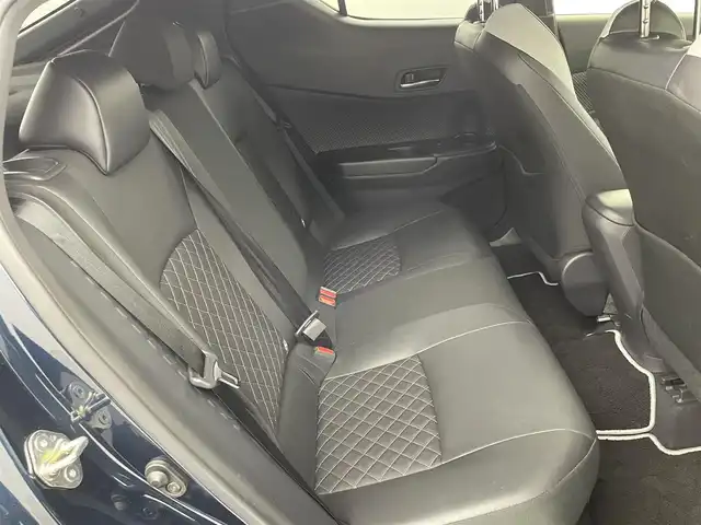 トヨタ Ｃ－ＨＲ G モード ネロ 福岡県 2019(平31)年 0.9万km ブラッキッシュアゲハガラスフレーク 純正ナビ（ＢＴ，フルセグＴＶ）　/バックカメラ　/ビルトインＥＴＣ　/前方ドラレコ　/ＡＣＣ　/コーナーセンサー　/衝突軽減ブレーキ　/レーンキープ　/ＢＳＭ/ハーフレザー　/前席シートヒーター　/純正１８インチＡＷ