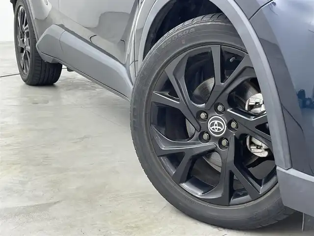 トヨタ Ｃ－ＨＲ G モード ネロ 福岡県 2019(平31)年 0.9万km ブラッキッシュアゲハガラスフレーク 純正ナビ（ＢＴ，フルセグＴＶ）　/バックカメラ　/ビルトインＥＴＣ　/前方ドラレコ　/ＡＣＣ　/コーナーセンサー　/衝突軽減ブレーキ　/レーンキープ　/ＢＳＭ/ハーフレザー　/前席シートヒーター　/純正１８インチＡＷ