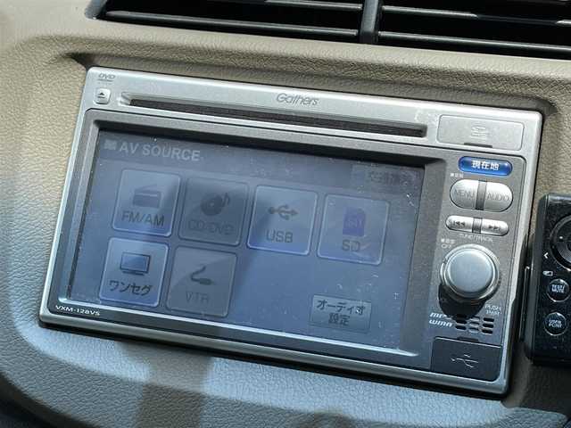 ホンダ フィット シャトル ハイブリッド スマートセレ 滋賀県 2013(平25)年 6.9万km グリーンオパールメタリック 禁煙車/純正ナビ/【CD/DVD/ワンセグTV】/バックカメラ/ビルトインＥＴＣ/スマートキー/コンフォートビューパッケージ/クルーズコントロール/ステアリングスイッチ/ハーフレザーシート/ＨＩＤヘッドライト/オートライト/オートエアコン