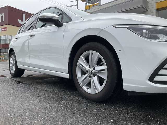 フォルクスワーゲン ＶＷ ゴルフ eTSI アクティブ 滋賀県 2021(令3)年 2.3万km ピュアホワイト ワンオーナー/車検8年7月まで/オールインセーフティ/クルーズコントロール/純正ナビ/Bluetooth、フルセグテレビ/バックカメラ/ETC2.0/前ドライブレコーダー/前席シートヒーター/ステアリングヒーター/デジタルコックピットプロ/LEDヘッドライト/オートホルード/取扱説明書