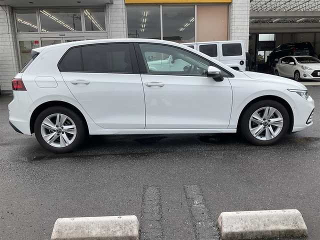 フォルクスワーゲン ＶＷ ゴルフ eTSI アクティブ 滋賀県 2021(令3)年 2.3万km ピュアホワイト ワンオーナー/車検8年7月まで/オールインセーフティ/クルーズコントロール/純正ナビ/Bluetooth、フルセグテレビ/バックカメラ/ETC2.0/前ドライブレコーダー/前席シートヒーター/ステアリングヒーター/デジタルコックピットプロ/LEDヘッドライト/オートホルード/取扱説明書