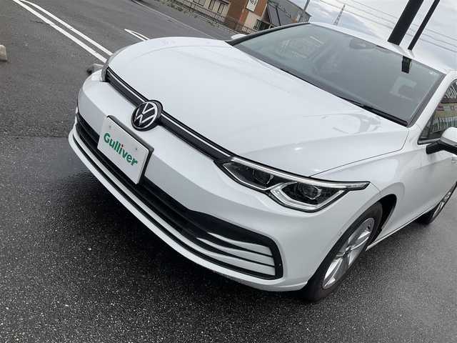 フォルクスワーゲン ＶＷ ゴルフ eTSI アクティブ 滋賀県 2021(令3)年 2.3万km ピュアホワイト ワンオーナー/車検8年7月まで/オールインセーフティ/クルーズコントロール/純正ナビ/Bluetooth、フルセグテレビ/バックカメラ/ETC2.0/前ドライブレコーダー/前席シートヒーター/ステアリングヒーター/デジタルコックピットプロ/LEDヘッドライト/オートホルード/取扱説明書