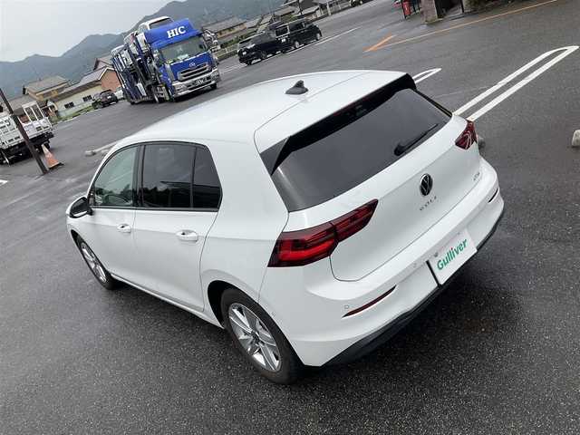 フォルクスワーゲン ＶＷ ゴルフ eTSI アクティブ 滋賀県 2021(令3)年 2.3万km ピュアホワイト ワンオーナー/車検8年7月まで/オールインセーフティ/クルーズコントロール/純正ナビ/Bluetooth、フルセグテレビ/バックカメラ/ETC2.0/前ドライブレコーダー/前席シートヒーター/ステアリングヒーター/デジタルコックピットプロ/LEDヘッドライト/オートホルード/取扱説明書