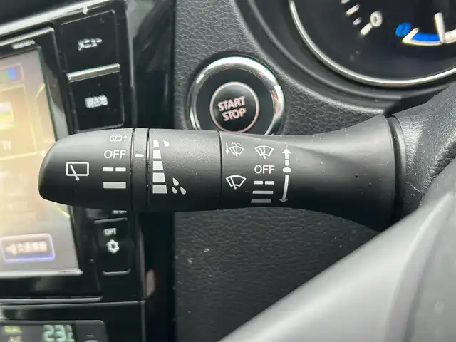 日産 エクストレイル ハイブリッド 20Xi 静岡県 2018(平30)年 7.2万km 黒 エンジンスタートボタン/保証書/取扱説明書/パワーステアリング/パワーウィンドウ/4WD/アイドリングストップ/スマートキー/オートエアコン/クルーズコントロール/プロパイロット/USB入力端子/ETC/全方位カメラ/純正ナビ（CD/DVD/BT/ワンセグ）/電動リアゲート/ドライブレコーダー前後/純正フロアマット/純正アルミホイール/ハーフレザー/全席シートヒーター/ABS/横滑り防止装置/ナイトビジョン/コーナーセンサー前後/オートライト/LEDヘッドライト/ダウンヒルアシストコントロール/Wエアバック/デジタルインナーミラー