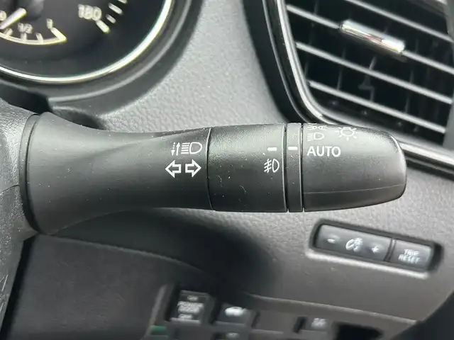 日産 エクストレイル ハイブリッド 20Xi 静岡県 2018(平30)年 7.2万km 黒 エンジンスタートボタン/保証書/取扱説明書/パワーステアリング/パワーウィンドウ/4WD/アイドリングストップ/スマートキー/オートエアコン/クルーズコントロール/プロパイロット/USB入力端子/ETC/全方位カメラ/純正ナビ（CD/DVD/BT/ワンセグ）/電動リアゲート/ドライブレコーダー前後/純正フロアマット/純正アルミホイール/ハーフレザー/全席シートヒーター/ABS/横滑り防止装置/ナイトビジョン/コーナーセンサー前後/オートライト/LEDヘッドライト/ダウンヒルアシストコントロール/Wエアバック/デジタルインナーミラー