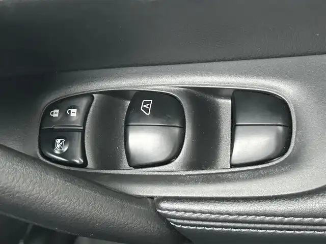 日産 エクストレイル ハイブリッド 20Xi 静岡県 2018(平30)年 7.2万km 黒 エンジンスタートボタン/保証書/取扱説明書/パワーステアリング/パワーウィンドウ/4WD/アイドリングストップ/スマートキー/オートエアコン/クルーズコントロール/プロパイロット/USB入力端子/ETC/全方位カメラ/純正ナビ（CD/DVD/BT/ワンセグ）/電動リアゲート/ドライブレコーダー前後/純正フロアマット/純正アルミホイール/ハーフレザー/全席シートヒーター/ABS/横滑り防止装置/ナイトビジョン/コーナーセンサー前後/オートライト/LEDヘッドライト/ダウンヒルアシストコントロール/Wエアバック/デジタルインナーミラー