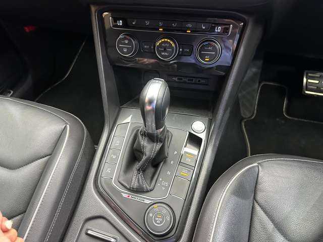フォルクスワーゲン ティグアン TDI 4モーション Rライン ブラックスタイル 千葉県 2018(平30)年 4.8万km 黒 黒革シート　/純正ナビ　/３６０°カメラ　/ＡＣＣ　/デジタルメーター　/パワーシート　/シートヒーター　/電動リアゲート　/レーンアシスト　/サイドアシスト　/ＬＥＤヘッドライト　/ＥＴＣ