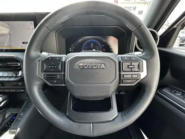 トヨタ ランドクルーザー ２５０ VX 富山県 2024(令6)年 1.6万km アバンギャルドブロンズメタリック ディーラーオプション丸目ヘッドランプ/純正12.3インチナビ/Bluetooth、USB、HDMI、フルセグTV /LEDヘッドライト/ETC2.0 /サンルーフ/3列シート/電動リアゲート/純正フロアマット/パワーシート/ルーフレール/コーナーセンサー/レーンアシスト/ABS/横滑り防止装置/オートライト/オートハイビーム