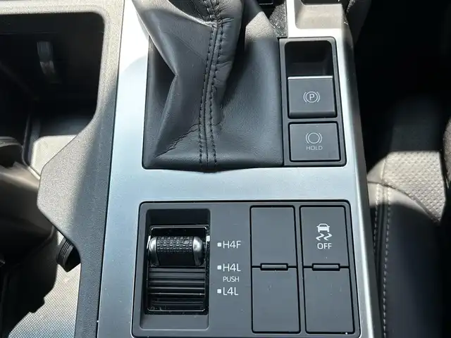 トヨタ ランドクルーザー ２５０ VX 富山県 2024(令6)年 1.6万km アバンギャルドブロンズメタリック ディーラーオプション丸目ヘッドランプ/純正12.3インチナビ/Bluetooth、USB、HDMI、フルセグTV /LEDヘッドライト/ETC2.0 /サンルーフ/3列シート/電動リアゲート/純正フロアマット/パワーシート/ルーフレール/コーナーセンサー/レーンアシスト/ABS/横滑り防止装置/オートライト/オートハイビーム
