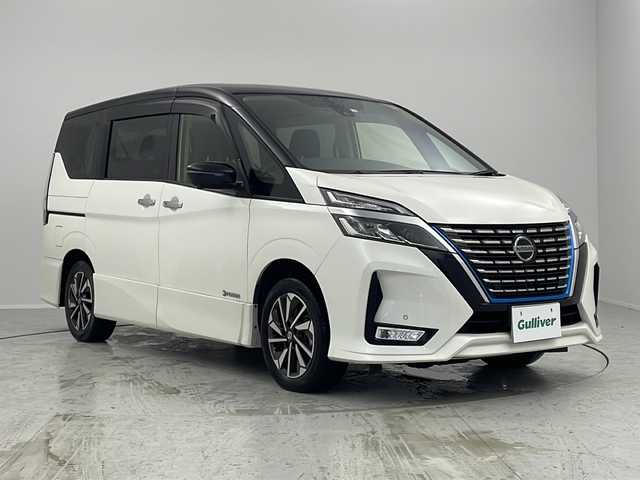 日産 セレナ e－パワー ハイウェイスター V 茨城県 2021(令3)年 6.4万km ブリリアントホワイトパール 2トーン 純正１０型ナビ　パノラミックビューモニター　ドライブレコーダー　ビルトインＥＴＣ　衝突軽減ブレーキ　シートヒーター　スマートキー　両側電動スライドドア　アダプティブクルーズコントロール　ＬＥＤライト