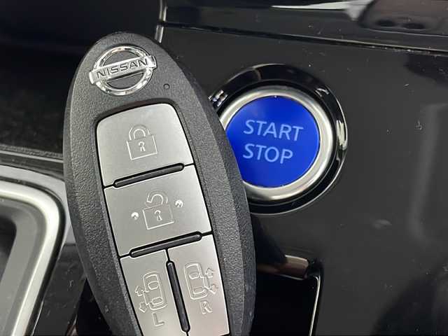 日産 セレナ e－パワー ハイウェイスター V 茨城県 2021(令3)年 6.4万km ブリリアントホワイトパール 2トーン 純正１０型ナビ　パノラミックビューモニター　ドライブレコーダー　ビルトインＥＴＣ　衝突軽減ブレーキ　シートヒーター　スマートキー　両側電動スライドドア　アダプティブクルーズコントロール　ＬＥＤライト