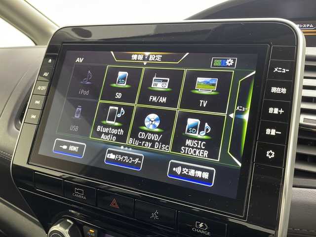 日産 セレナ e－パワー ハイウェイスター V 茨城県 2021(令3)年 6.4万km ブリリアントホワイトパール 2トーン 純正１０型ナビ　パノラミックビューモニター　ドライブレコーダー　ビルトインＥＴＣ　衝突軽減ブレーキ　シートヒーター　スマートキー　両側電動スライドドア　アダプティブクルーズコントロール　ＬＥＤライト