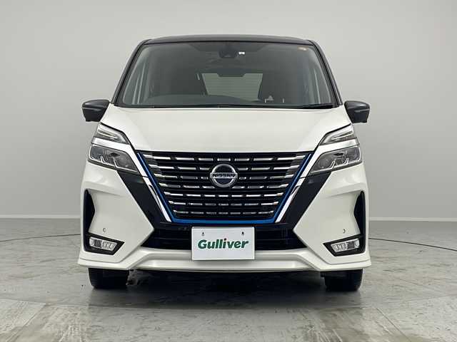 日産 セレナ e－パワー ハイウェイスター V 茨城県 2021(令3)年 6.4万km ブリリアントホワイトパール 2トーン 純正１０型ナビ　パノラミックビューモニター　ドライブレコーダー　ビルトインＥＴＣ　衝突軽減ブレーキ　シートヒーター　スマートキー　両側電動スライドドア　アダプティブクルーズコントロール　ＬＥＤライト