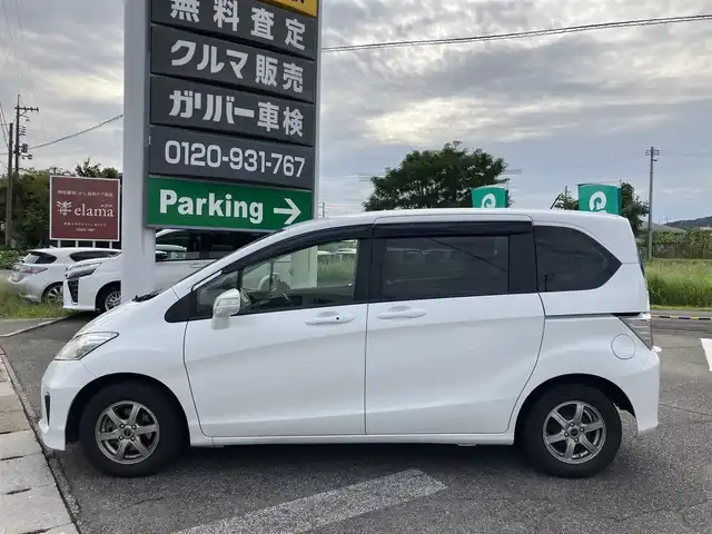 ホンダ フリード G ジャストセレクション 広島県 2015(平27)年 5.6万km ホワイトオーキッドパール 純正ディーラーナビ（VXM-152VFi）/バックカメラ/フルセグTV/Bluetooth/パワースライドドア（助手席側）/HIDヘッドライト/オートライト/ビルトインETC/プラズマクラスター/オートエアコン/社外14インチアルミホイール/スマートキーシステム/取扱説明書/スペアキー