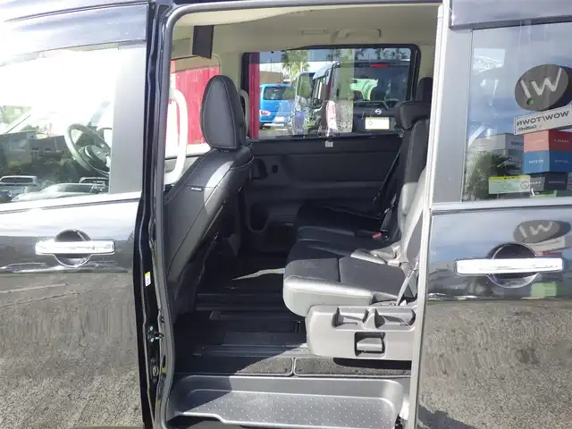 日産 セレナ ハイウェイスター V 千葉県 2023(令5)年 2.7万km ダイヤモンドブラック エマージェンシーブレーキ/プロパイロット/インテリジェントクルーズコントロール/ハンズフリー両側パワースライドドア/純正コネクトナビ/地デジTV/【Bluetooth接続】/アラウンドビューモニター/フリップダウンモニター/革巻きステアリング/ステアリングスイッチ/パドルシフト/ETC/LEDヘッドライト/フォグライト/ウインカーミラー/純正16インチアルミホイル/サイド/カーテンエアバッグ/インテリジェントキー