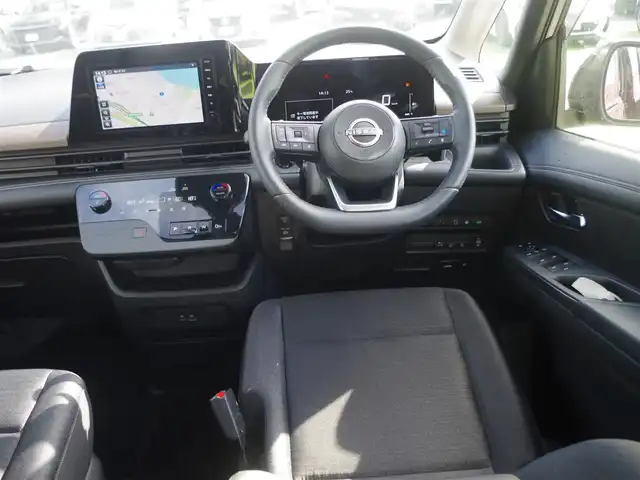 日産 セレナ ハイウェイスター V 千葉県 2023(令5)年 2.7万km ダイヤモンドブラック エマージェンシーブレーキ/プロパイロット/インテリジェントクルーズコントロール/ハンズフリー両側パワースライドドア/純正コネクトナビ/地デジTV/【Bluetooth接続】/アラウンドビューモニター/フリップダウンモニター/革巻きステアリング/ステアリングスイッチ/パドルシフト/ETC/LEDヘッドライト/フォグライト/ウインカーミラー/純正16インチアルミホイル/サイド/カーテンエアバッグ/インテリジェントキー