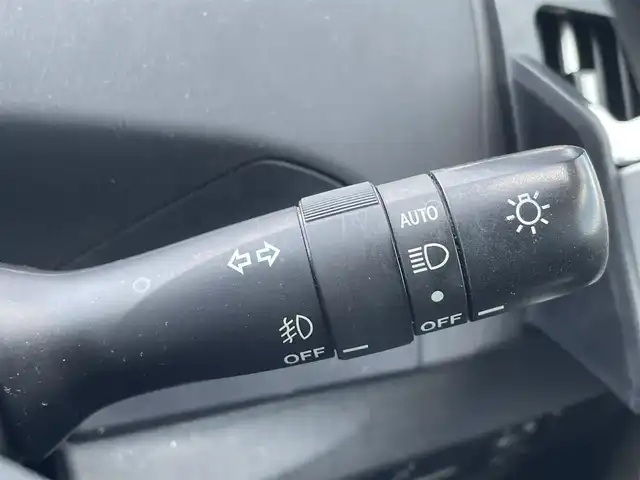トヨタ プリウス G 埼玉県 2013(平25)年 9.7万km ホワイトパールクリスタルシャイン (株)IDOMが運営する【じしゃロン川越店】の自社ローン専用車両になります。こちらは現金またはオートローンご利用時の価格です。自社ローンご希望の方は別途その旨お申付け下さい/禁煙車/ハーフレザーシート/パワーシート/純正ナビ/Ｂカメラ/Ｂｌｕｅｔｏｏｔｈ/クルーズコントロール/スマートキー/プッシュスタート/電動格納ミラー