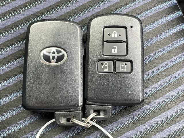 トヨタ ヴォクシー ZS 煌Ⅱ 山梨県 2016(平28)年 4.7万km スパークリングブラックパールクリスタルシャイン 純正SDナビ【NSZT-ZA4T】/ＣＤ/ＤＶＤ/ＢＴ/フルセグテレビ/バックカメラ/衝突軽減ブレーキ/レーンキープアシスト/オートハイビーム/アイドリングストップ/プッシュスタート/両側パワースライドドア/ETC/純正LEDヘッドライト/純正アルミホイール/モデリスタエアロ（サイド・リアアンダー）