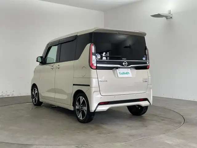 日産 ルークス HWS Gターボ プロパイロットED 兵庫県 2020(令2)年 7.3万km フローズンバニラパール ・純正ナビ（MM320D-L）/CD/DVD/SD/TV/Bluetooth/USB/・アラウンドビューモニター/・ドライブレコーダー/・ビルトインETC/・LEDヘッドライト/・LEDフォグ/・オートライト/・プロパイロット/・エマージェンシーブレーキ/・車線逸脱警報/・車線逸脱防止支援/・先行車発進お知らせ/・ふらつき警報/・標識検知機能/・ハイビームアシスト/・快適パックA/プラズマクラスター搭載リヤシーリングファン/パーソナルテーブル〈後席〉（カップホルダー各2個、コンビニフック付、折りたたみ格納式）/カップホルダー（9個）/USBソケット〈助手席シートバック部〉/ロールサンシェード〈リヤ〉/撥水加工シート/・両側パワースライドドア/・革巻きステアリング/・レザー調シートカバー/・インテリジェントキー/・プッシュスタート/・カーテンエアバック