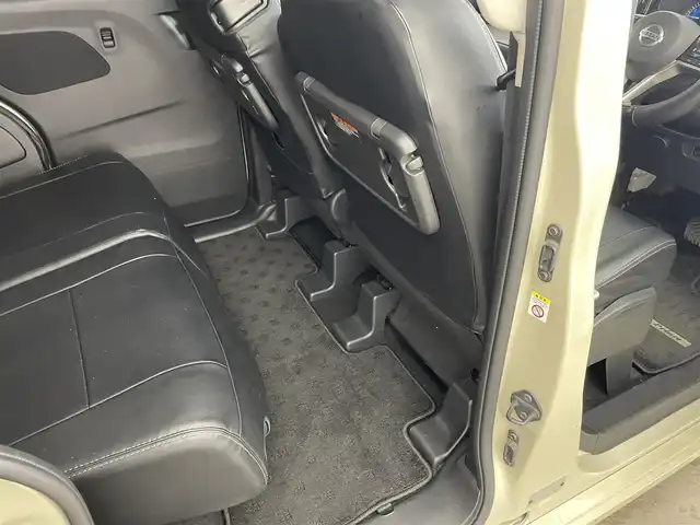 日産 ルークス HWS Gターボ プロパイロットED 兵庫県 2020(令2)年 7.3万km フローズンバニラパール ・純正ナビ（MM320D-L）/CD/DVD/SD/TV/Bluetooth/USB/・アラウンドビューモニター/・ドライブレコーダー/・ビルトインETC/・LEDヘッドライト/・LEDフォグ/・オートライト/・プロパイロット/・エマージェンシーブレーキ/・車線逸脱警報/・車線逸脱防止支援/・先行車発進お知らせ/・ふらつき警報/・標識検知機能/・ハイビームアシスト/・快適パックA/プラズマクラスター搭載リヤシーリングファン/パーソナルテーブル〈後席〉（カップホルダー各2個、コンビニフック付、折りたたみ格納式）/カップホルダー（9個）/USBソケット〈助手席シートバック部〉/ロールサンシェード〈リヤ〉/撥水加工シート/・両側パワースライドドア/・革巻きステアリング/・レザー調シートカバー/・インテリジェントキー/・プッシュスタート/・カーテンエアバック