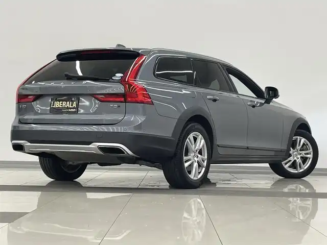 ボルボ Ｖ９０ 岡山県 2018(平30)年 3.9万km オスミウムグレーM ブラウンレザーシート/４WD/純正ナビ/AppleCarPlay/AndroidAuto/Bluetooth/３６０°カメラ/ロードサインインフォメーション/パワーバックドア/パークアシスト/BLIS/ACC/シートヒーター（D/N）/スマートキー/純正１８インチアルミホイール/ETC