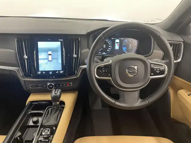 ボルボ Ｖ９０ 岡山県 2018(平30)年 3.9万km オスミウムグレーM ブラウンレザーシート/４WD/純正ナビ/AppleCarPlay/AndroidAuto/Bluetooth/３６０°カメラ/ロードサインインフォメーション/パワーバックドア/パークアシスト/BLIS/ACC/シートヒーター（D/N）/スマートキー/純正１８インチアルミホイール/ETC